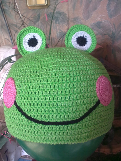 шапка вязанная в виде лягушки